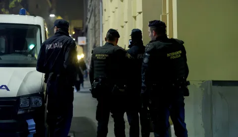 07.11.2025., Zagreb - Interventna policija u Preradovicevoj ulici gdje se ocekuje otvorenje izlozbe "Efemeris - legat Dejana Medakovica" cime se obiljezava i otvorenje ovogodisnjih Dana srpske kulture. Photo: PIXSELL/PIXSELL