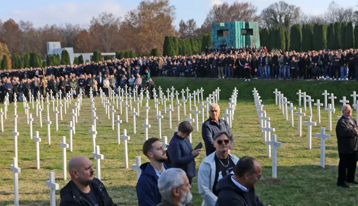 Vukovar, 06. 11. 2025, Vukovar posljednji ispračaj Jean - Michel Nicoliera u Vukovaru. Posljednji sipračaj Jean Michel Nicoliera na Memorijalnom groblu.snimio GOJKO MITIĆ