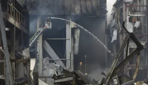 epa12480956 Ukrainian rescuers work at the site of a Russian missile strike in Kyiv, Ukraine, 25 October 2025, amid the Russian invasion. At least two people were killed and 13 others injured after Russian forces launched an overnight attack on Kyiv, the State Emergency Service of Ukraine reported. EPA/SERGEY DOLZHENKO