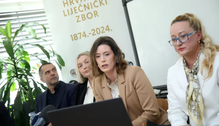 Zagreb, 14.11.2025 - Hrvatska udruga bolničkih liječnika (HUBOL) na konferenciji za medije predstavila je nacrt Reforme hitne medicine. Na fotografiji Dragan Soldo, Linda Rossini Gajšak, Maša Sorić, predsjednica HUBOL-a Ivana Šmit.foto HINA/ Denis CERIĆ /dc