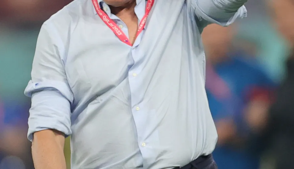 epa10345298 Head coach of Serbia, Dragan Stojkovic reacts during the FIFA World Cup 2022 group G soccer match between Serbia and Switzerland at Stadium 947 in Doha, Qatar, 02 December 2022. EPA/Friedemann Vogel