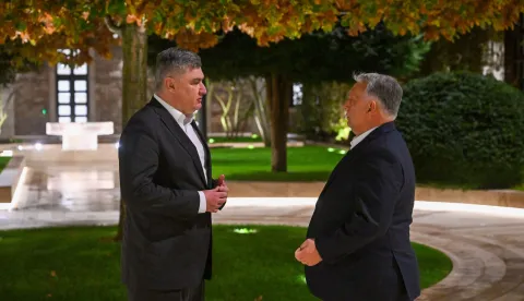 Budimpe?ta, 14.11.2025 - Predsjednik Zoran Milanovi? u petak se u Budimpe?ti susreo s ma?arskim premijerom Viktorom Orbanom kojemu je ponovio stav o nu?nosti diplomatskih napora prema miru u Ukrajini, priop?io je njegov ured. foto HINA/ Ured predsjednika RH/ Filip GLAS/ ik