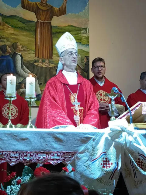 Pomoćni biskup mons. Ivan Ćurićustupljeno