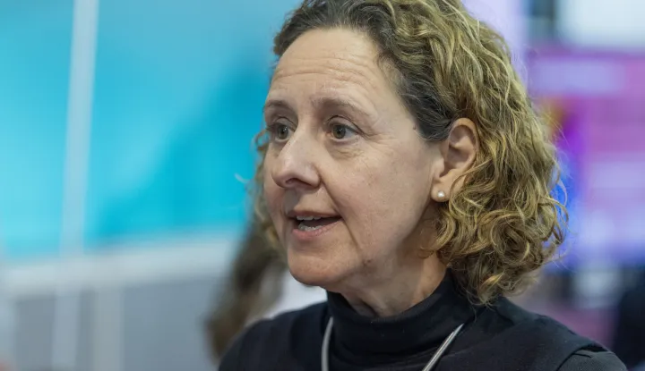 Zagreb, 12.11.2025 - Predstavljanje projekta "Kulturna iskaznica" održano u okviru Premium programa Interlibera. Projekt je predstavila ministrica kulture i medija Nina Obuljen Koržinek (na slici) i članica uprave FINA-e Vinka Ilak, koje su nakon toga sudjelovale na panelu s kustosicom Klovićevih dvora Petrom Vugrinec, ravnateljem Instituta za društvena istraživanja Borisom Jokićem, filmskim producentom i umjetničkim ravnateljem Pulskog filmskog festivala Danielom Pekom te učenicama zagrebačke Prirodoslovne škole Vladimira Prelog i II. Gimnazije Leom Kramarić, Loris Borković i Lucijom Graovac.Foto Hina/ Dario GRZELJ/ dag