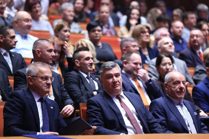 Pe?uh, 15.11.2025.- Predsjednik Ma?arske Tamas Sulyok i Hrvatske Zoran Milanovi? sudjelovali su na sve?anom obilje?avanju Dana Hrvata u Ma?arskoj te 30. obljetnice osnivanja Hrvatske dr?avne samouprave i 35. obljetnice djelovanja Saveza Hrvata u Ma?arskoj.foto HINA/ ua