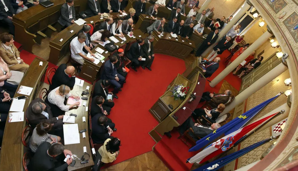 23.06.2014., ZagrebrStarogradska vijecnica - Pocetak rada Hrvatskog iseljenickog kongresa, prvog znanstvenog skupa koji ce istaknuti i povezati zajednicke teme iseljene i domovinske Hrvatske. Kongres je otvorio predsjednik Hrvatskog sabora Josip Leko i kardinal i nadbiskup zagrebacki Josip Bozanic. rPhoto: Robert Anic/PIXSELL