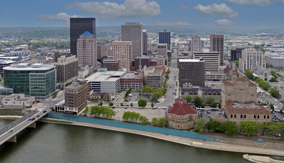 MAGAZIN DAYTON CITAAbove the Great Miami River and central Dayton Ohio city skylineSkyline Scenes
