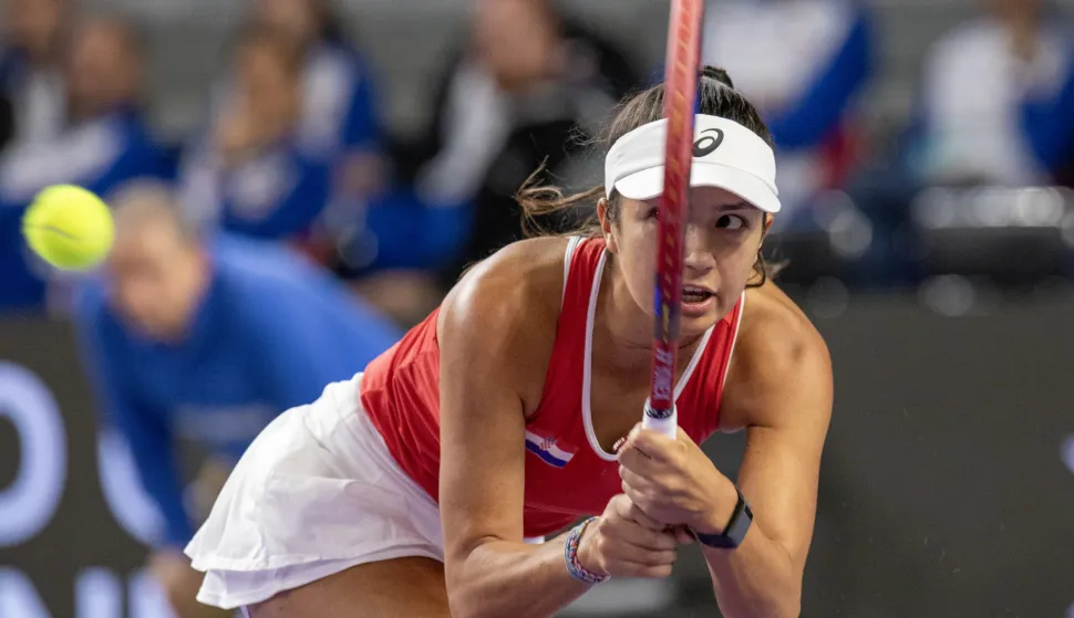 Vara?din, 15.11.2025.- Hrvatska ?enska teniska reprezentacija povela je sa 1-0 protiv Kolumbije u susretu drugog dana turnira doigravanja za plasman u elitni razred Billie Jean King Cupa, kojem je doma?in Vara?din, a prvi bod donijela je Petra Mar?inko (WTA - 117.) pobijediv?i Yulianu Lizarazo (WTA - 744.) sa 6-3, 6-0 za 72 minute. Na slici Petra Mar?inko. foto HINA/ HTS/ Mario ?U?I?/ ua
