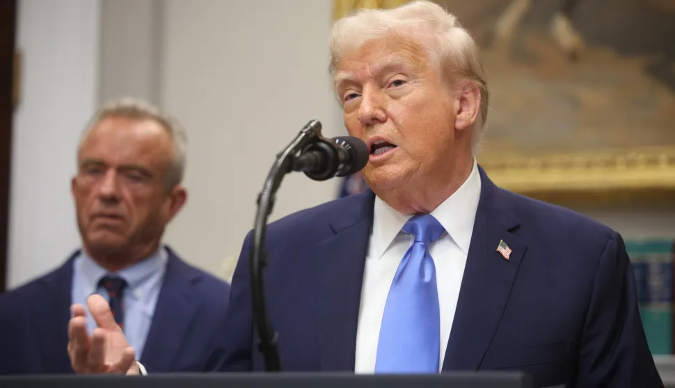 epa12398820 President Donald Trump speaks in the Roosevelt Room at the White House, in Washington, DC, USA, 22 September 2025. Trump announced new recommendations on autism. EPA/FRANCIS CHUNG/POOL
