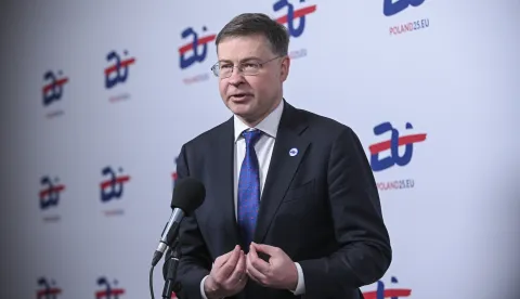 epa12024504 EU Commissioner for Economy and Productivity Implementation and Simplification, Valdis Dombrovskis, speaks to the media ahead of a Eurogroup meeting organized as part of the Polish presidency of the Council of the European Union at the Polish Army Museum in Warsaw, Poland, 11 April, 2025. EPA/LESZEK SZYMANSKI POLAND OUT