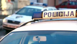 22.12.2009., Hrvatska, Zagreb- Policijski ocevid nakon sto su se dva muskarca potukla u kafe baru Dvojka u ulici Sandora Djalskog na Pescenici.Photo: Jurica Galoic/PIXSELL------2 st colorcrna kronika