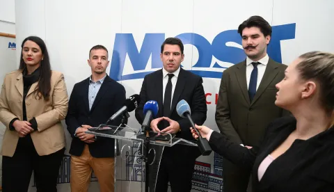 Split -17.11.2025. Novi predsjednik stranke Most Nikola Grmoja i novi potpredsjednik Mosta Franko Kelam održali konferenciju za novinare. foto HINA/ Mario STRMOTIĆ/ms 