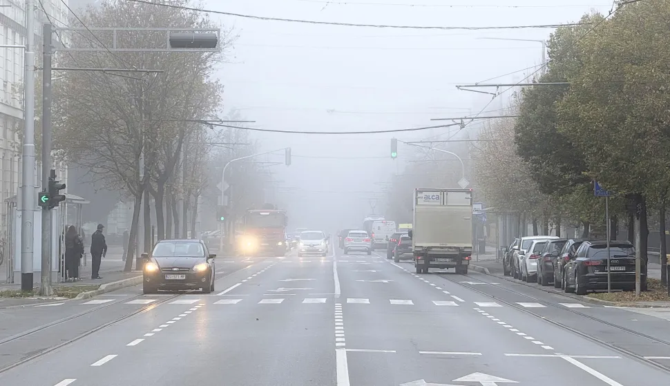Osijek, 10. 11. 2025., slobodnjaci, slobodnjak, jesen; magla; promet; otežan promet; pozornostSNIMIO BRUNO JOBST