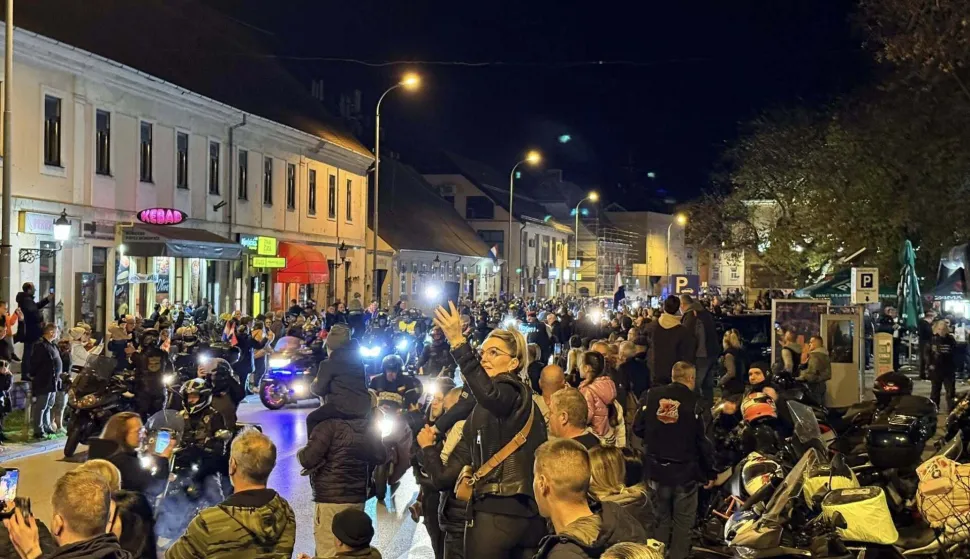 VINKOVCIVinkovčani su se i ove godine, kao i prijašnjih, večer uoči obilježavanja 34. obljetnice stradanja Vukovara u agresiji JNA i srpskih paravojnih postrojbi misom i paljenjem svijeća prisjetili vukovarskih žrtava.2025.