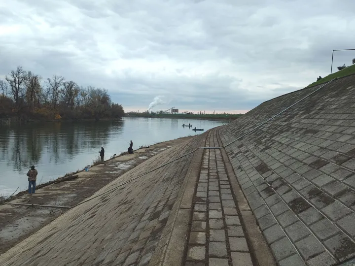 Ojačana dionica nasipa u Županjifoto: Marija Lešić Omerović