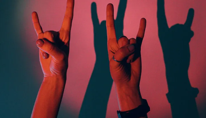 MAGAZIN PEXELSPHOTO BY Maksim Goncharenok