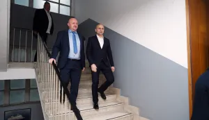 Split, 28.11.2023 -.Potpredsjednik Vlade i ministar obrane Ivan Anušić sastao se s predsjednikom Uprave Brodosplita d.d. Tomislavom Debeljakom. foto/HINA/ Mario STRMOTIĆ/ ms