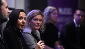 Zagreb, 20.11.2025 - Ministrica zdravstva Irena Hrstić otvorila je konferenciju povodom Ljubičastog studenog, mjeseca posvećenog podizanju svijesti o raku gušterače, koju je organiziralo Hrvatsko gastroenterološko društvo. Na fotografiji Irena Hrstić.foto HINA/ Denis CERIĆ /dc