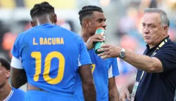 Jun 21, 2025; Houston, Texas, USA; Curacao head coach Dick Advocaat talks to players during a break in the first half against Canada during a group stage match of the 2025 Gold Cup at Shell Energy Stadium. Mandatory Credit: Troy Taormina-Imagn Images Photo: Troy Taormina/REUTERS