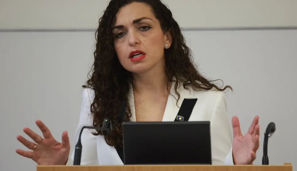 epa12475635 President of Kosovo Vjosa Osmani Sadriu gestures as she delivers a speech in Berlin, Germany, 23 October 2025. President of Kosovo Vjosa Osmani Sadriu delivered the Humboldt Speech on Europe in Berlin. EPA/CLEMENS BILAN