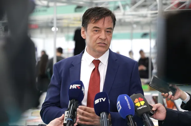 Osijek, 21. 05. 2025., Dvorana Gradski vrt, Panonski festival knjiga, Panonski festival knjiga2025, otvorenje, Dragan KovačevićSNIMIO BRUNO JOBST