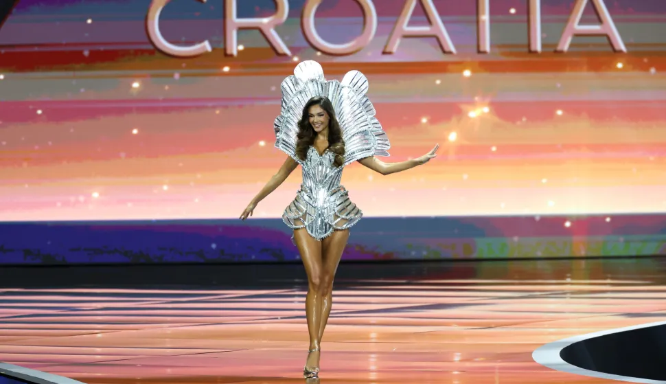 epa12535167 Miss Croatia Laura Gnjatovic competes in the Miss Universe 2025 national costume competition at Impact Challenger Hall in Nonthaburi province, on the outskirts of Bangkok, Thailand, 19 November 2025. Women representing 120 nations participate to compete in the 74th Miss Universe beauty pageant contest for the crown of Miss Universe 2025 which will be held in Thailand on 21 November 2025. EPA/RUNGROJ YONGRIT