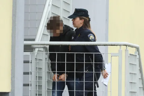 21.11.2025., Zagreb - Privodjenje osumnjicenog za pozar u Vjesnikovom neboderu. Photo: Robert Anic/PIXSELL