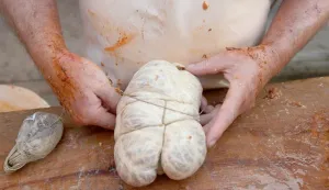 24.11.2016., Pozega - Tradicionalno u studenom u slavonskim selima zapocele svinjokolje, te priprema slavonskog kulena. Photo: Robert Anic/PIXSELL------2 stupca colornovosit