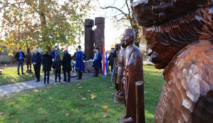 Polaganje vijenaca u Ernestinovu