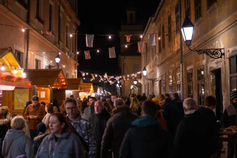 Osijek, 03. 10. 2025., HeadOnEast - petak posjetitelji; gužva; ulica; headoneast; tvrđa