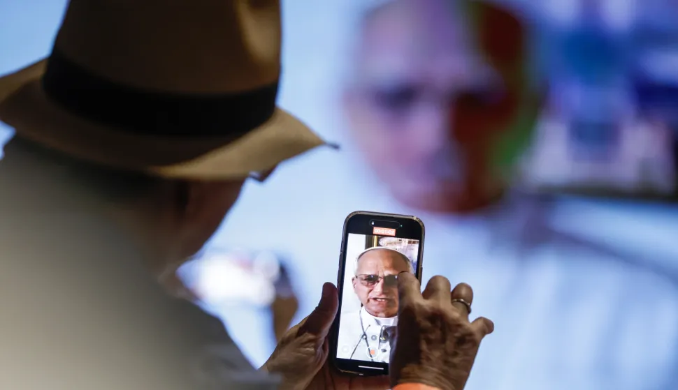 epaselect epa12532587 A person records a video of Pope Leo XIV at the Amazonian Museum in Belem, Brazil, 17 November 2025. Leo XIV urged the adoption of 'concrete actions' to address climate change and lamented the lack of 'political will on the part of some,' in a message sent to the local churches of the Global South, in the context of the UN Climate Change Conference (COP30). EPA/FRAGA ALVES