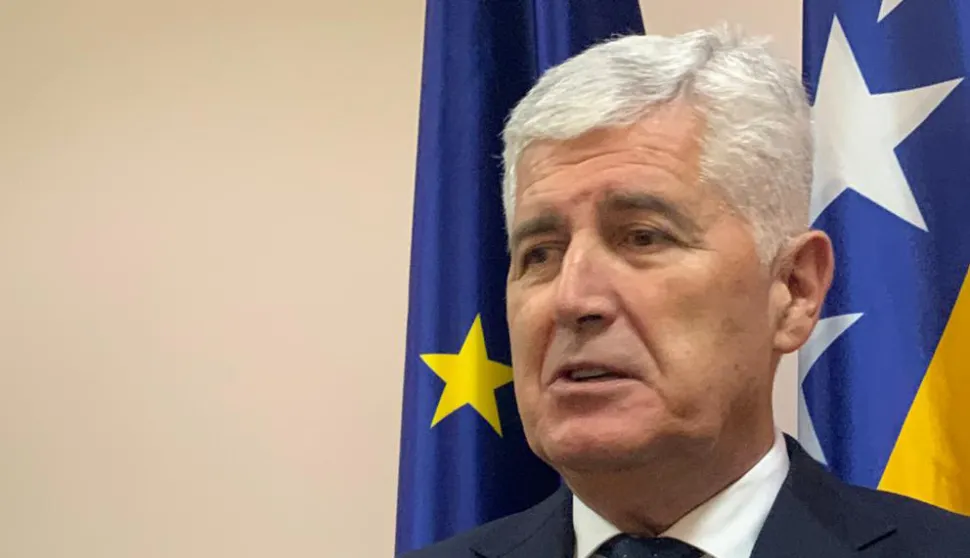 Mostar, 07.11.2025. - Predsjednik Hrvatskog narodnog sabora BiH Dragan Čović rekao je u petak da u Mostaru da bi bilo "naivno" propustiti priliku za proširenje koju je EU ponudila zemljama zapadnog Balkana. foto HINA/ Zoran Krešić/ ml