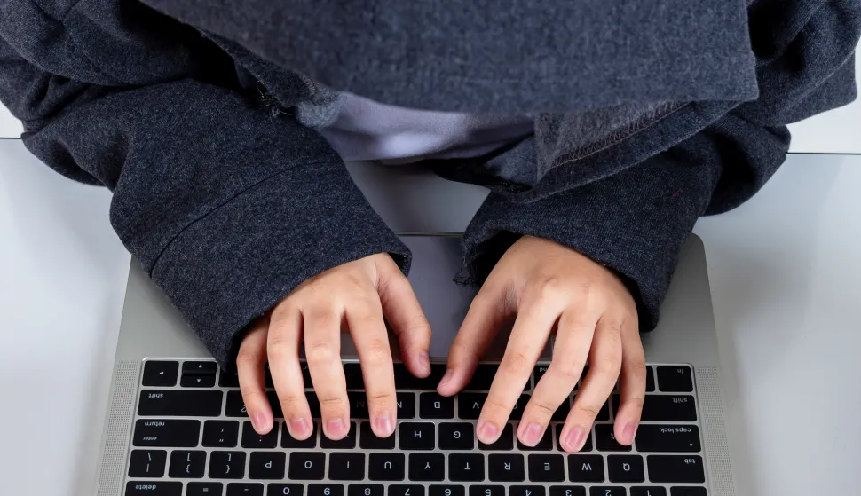 Top view and close up Asian hacker boy typing on laptop computer keyboard on with backgroundhaker laptop internet prijevare ilustracijafreepik
