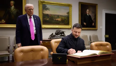 Le président Donald Trump reçoit le président ukrainien Volodymyr Zelensky à la Maison Blanche à Washington, DC, Etats-Unis, le 17 octobre 2025. © Ukraine Presidency via Bestimage President Donald Trump welcomes Ukrainian President Volodymyr Zelensky to the White House in Washington, DC, USA, on October 17, 2025. Photo: Ukraine Presidency via Bestimage/BESTIMAGE