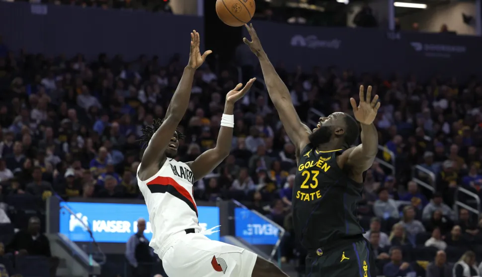 epa12541256 Portland Trail Blazers guard Sidy Cissoko (L) shoots two point basket while drawing a foul by Golden State Warriors forward Draymond Green (R) during the second half of the Emirates NBA Cup basketball game between the Portland Trail Blazers and the Golden State Warriors in San Francisco, California, USA, 21 November 2025. EPA/JOHN G. MABANGLO SHUTTERSTOCK OUT