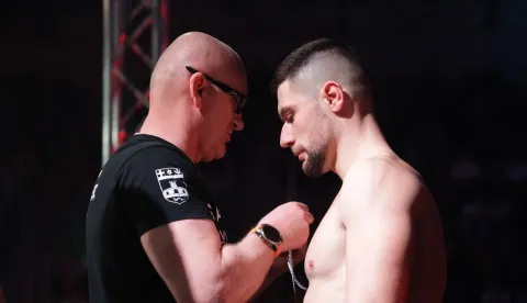 Osijek, 07. 12. 2024, Velika dvorana Gradaski vrt, GOLDEN FIGHT 7, kickboxing, MMA; Muay Thai, boks, boks bez rukavica, Antonio Krajinović - Petar Ciovartanovići SNIMIO BRUNO JOBST