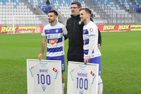 Osijek, 23. 11. 2025, Opus Arena, nogomet, Osijek - Lokomotiva (Zagreb), SupeSport HNL 25/26. Domagaj Bukvić (39) i Nail Omerović (11).snimio GOJKO MITIĆ