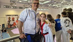 Taekwondo turnir pod nazivom "Kup Marjana 2025 - Vukovaru s ljubavlju" odražan je u školskoj dvorani Gripe u Splitu, a okupilo se oko 350 natjecatelja iz Hrvatske i BIH. Na turniru su svoje vještine borci pokazali u KICK-u, a limači, mlađi kadeti, kadeti, juniori i natjecatelji u formama. Boje Taekwondo kluba Osijek u Splitu je branila samo mlađa kadetkinja Klara Degmečić, USTUPLJENA FOTOGRAFIJA