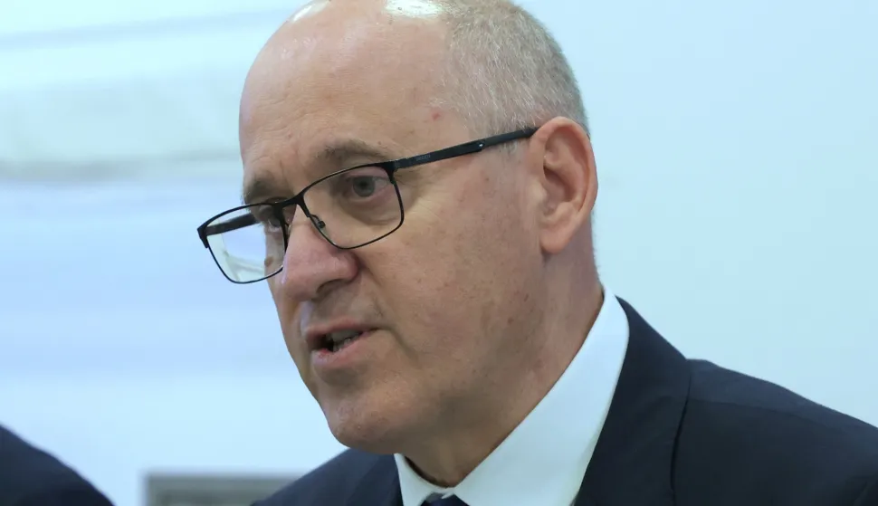 Zagreb.24.11.2025.- Potpredsjednik Vlade i ministar prostornog uređenja, graditeljstva i državne imovine g. Branko Bačić održao je sastanak na temu Izvješća o stanju konstrukcije nebodera Vjesnik nakon požara, s predstavnicima Grada Zagreba te stručnjacima iz Hrvatskog centra za potresno inženjerstvo i ostalim interventnim službama..Foto HINA/Tomislav Pavlek/ tp