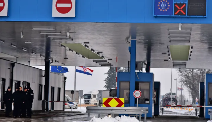 novosti...tovarnik...19.01.2017.madjunarodni cestovni granicni prijelaz tovarnik; ministar unutarnjih poslova vlaho orepic dao izjavu o okolnostima unapredjenja poslova i sustava zastite drzavne granice na podrucju policijske uprave vukovarsko - srijemske; foto Gordan Panić