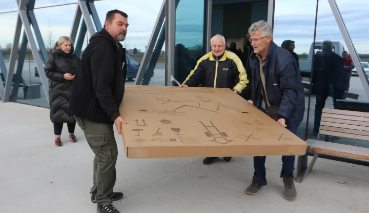 Osijek, 25. 11. 2025, Gospodarski centar Osijek. Uručenje sportske opreme stolnoteniskih stolova i elektroničkih streljjačkih meta, Županica Nataša Tramišak...snimio GOJKO MITIĆ