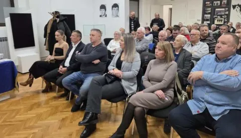 VINKOVCIU Domu hrvatskih branitelja u Vinkovcima održana je radionica "Živjeti u obitelji s posttraumatskim stresnim poremećajem" u organizaciji Udruge dragovoljaca i veterana Domovinskog rata Vukovarsko-srijemske županije.studeni 2025.