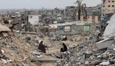 epa12546076 Palestinians sit on the ruins of their destroyed homes in Khan Younis, southern Gaza Strip, 24 November 2025. Around 1.9 million people in Gaza, nearly 90 percent of the population, have been displaced since the Israel-Hamas conflict began in October 2023, according to the UN. EPA/HAITHAM IMAD