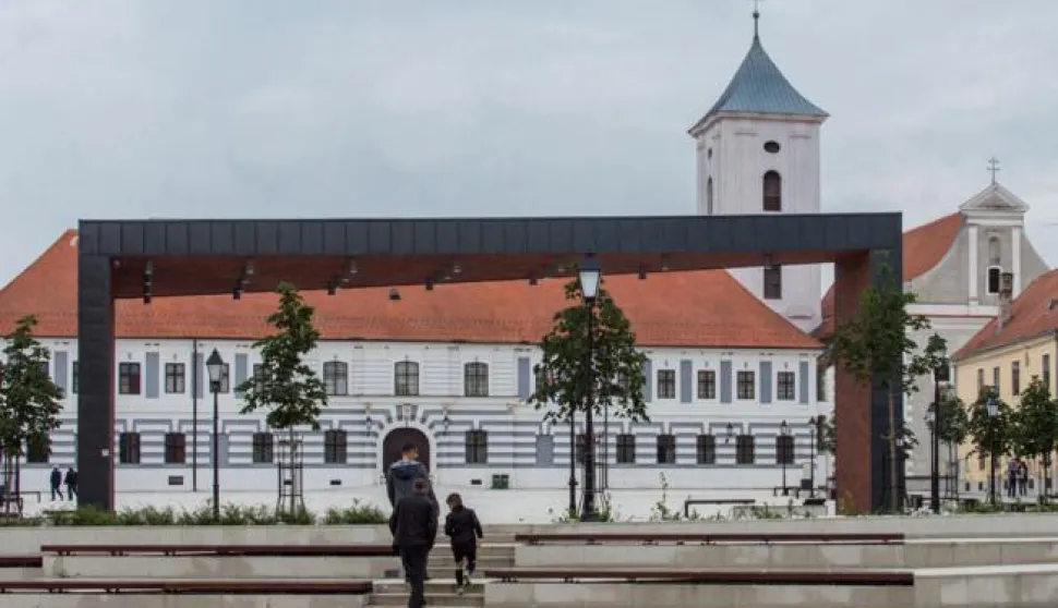 OSIJEK- 17.06.2020., Tvrda, Trg Vatroslava Lisinskog, Franjevcki samosta, Stara pekara, slobodnjak.Foto: Andrea Ilakovac