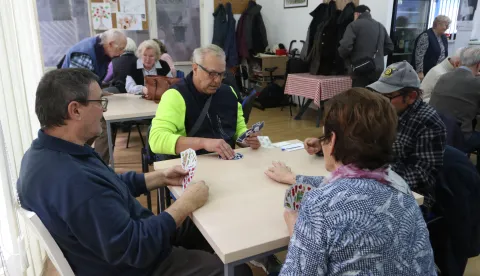Osijek, 26. 11. 2025, Dnevni boravak za umirovljenike. Tradicionalni umirovljenički turnir u beli, pikadu, šahu, povodom Dana grada Osijeka.snimio GOJKO MITIĆ