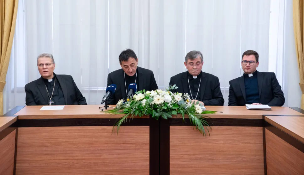 Press konferencija i izložba povodom Međunarodnog dana osoba sa invaliditetomĐuro Hranić; Marko Medo; Ivo Martinović; Pavao Mikulčić; biskupi; nadbiskup