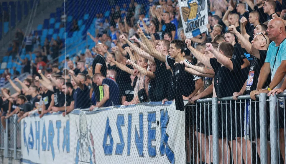 09.08.2025., stadion Opus Arena, Osijek - SuperSport HNL, 02. kolo, NK Osijek - HNK Rijeka. navijaci Osijeka, Kohorta Photo: Davor Javorovic/PIXSELL