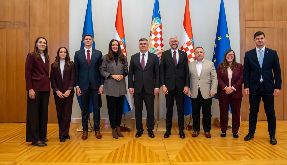 Prijem sportaša kod predsjednika Milanovića. Igor Salajić (treći zdesna)