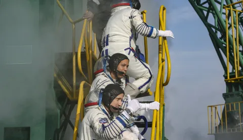 epa12551974 Crew members of the Soyuz MS-28 mission to the International Space Station, NASA astronaut Chris Williams (C), Roscosmos cosmonauts Sergey Kud-Sverchkov (down) and Sergey Mikaev (top) board the spacecraft to prepare for launch at the Russian-leased Baikonur Cosmodrome in Baikonur, Kazakhstan, 27 November 2025. The launch of the Soyuz MS-28 to the International Space Station (ISS) is scheduled for 27 November 2025. EPA/MAXIM SHIPENKOV
