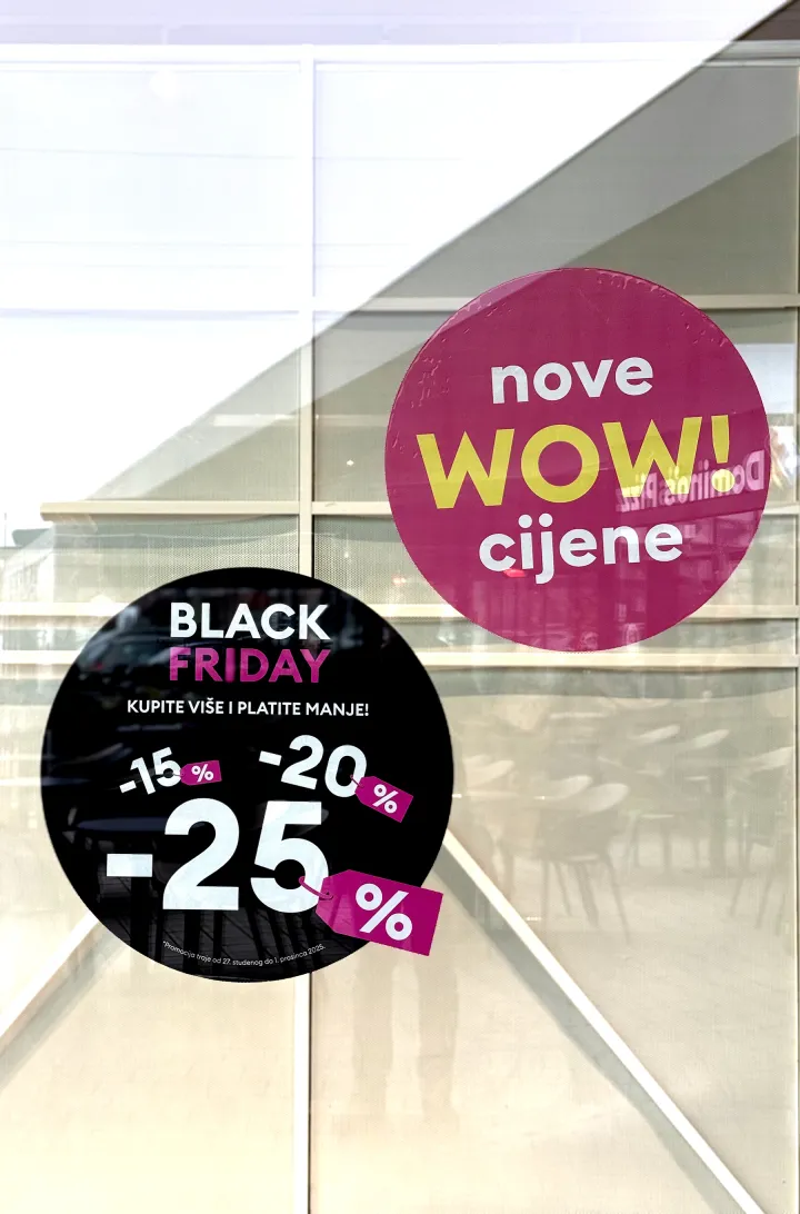 Osijek, 28. 11. 2025., Crni petak, Black friday, popust, sniženjaSNIMIO BRUNO JOBST